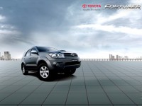 Toyota Fortuner photo