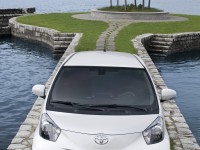 Toyota iQ photo