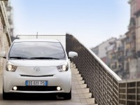 Toyota iQ photo