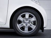 Toyota iQ photo