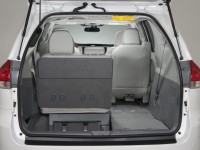 Toyota Sienna photo
