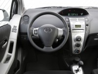 Toyota Yaris 2005 photo